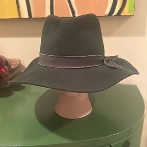 Olive & Pique green wool hat